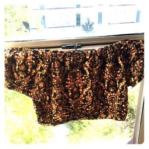 Off-shoulder black design crop top